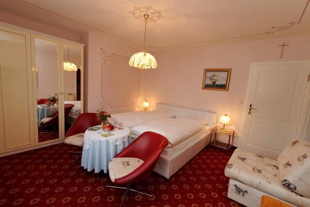 Hotel Garni Regina Goessweinstein Extérieur photo