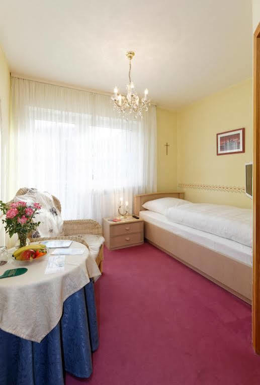 Hotel Garni Regina Goessweinstein Extérieur photo