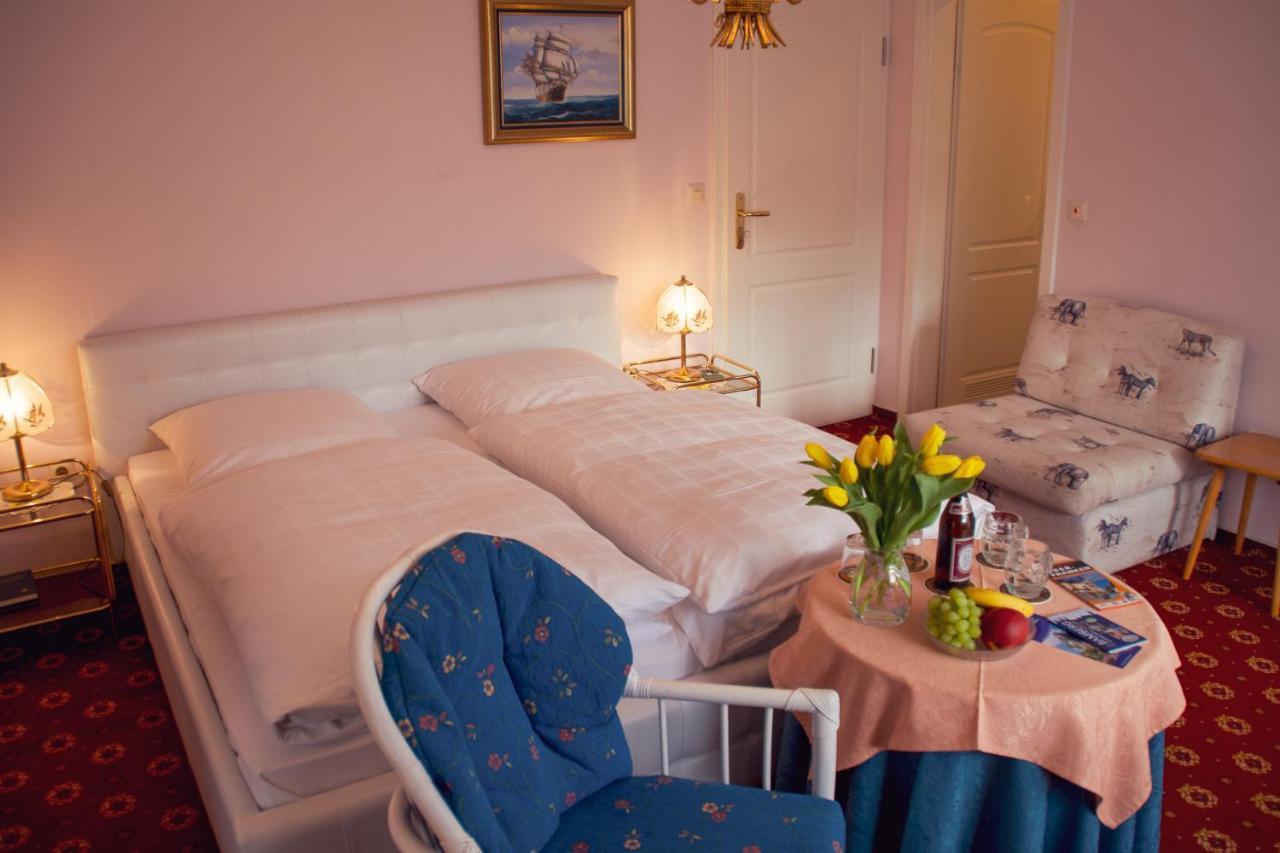 Hotel Garni Regina Goessweinstein Extérieur photo